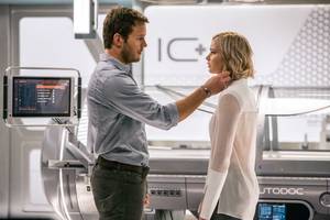 Jennifer Lawrence Passengers Sex Scene - Chris Pratt Bares All in 'Passengers,' Keeps Promise to Become Male Sex  Object
