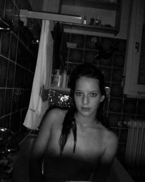 amateur housewife cam - Sexy amateur housewife posing naked on cam Porn Pictures, XXX Photos, Sex  Images #3250692 - PICTOA