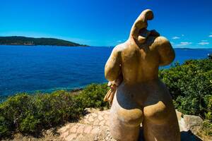 europe nudist sunbathing - Secret paradise: Europe's only nudist island, Le Levant - Itinera-magica.com