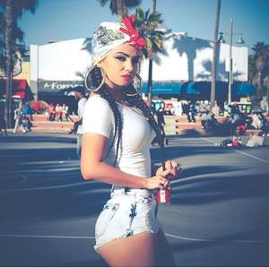 hot latina chola naked girls - If she wore a bag she's still look sexy!