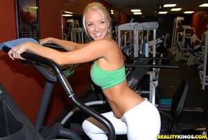 gorgeous blonde gym - Insanely hot blonde exposing her perfect fucking body in the gym - HD Porn  Pictures