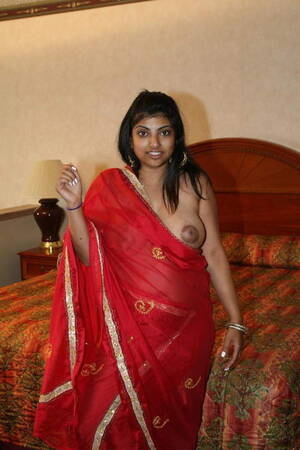 Busty Indian In Saree - Busty indian Arhuarya lifts up her red sari to show off her hairy hole -  Pichunter