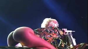 Miley Cyrus Twerking Porn - miley cyrus perfect ass show - XNXX.COM