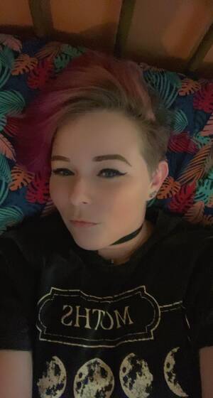 Chubby Goth Punk Porn - Struggling a little bit with being told I'm too chubby to fit the  aesthetic. Literally have zero full body pictures. What do you guys do when  the community tries to gatekeep? :