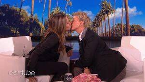jennifer aniston hot nude lesbian sex - Jennifer Aniston Gave Ellen a Kiss on Her 'Soft Lips'