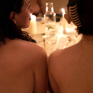 lesbian nudist camp sex - A Nude Dinner Party Celebrating Menstruation at the Latest FÃ¼de Experience  - The New York Times