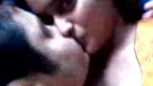 Dhaka Porn - dhaka santa moreum university couple kiss