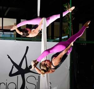 Aerial Silk Trapeze Porn - Acrobacias aÃ©reas en VÃ©rtigo 2015 - Otros Deportes - Deportes | El Universo  Â· Aerial SilksCheer StuntsThe ...