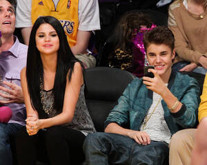 Justin Bieber And Selena Gomez Porn - Selena Gomez's hacked Instagram shares nude Justin Bieber photos |  Globalnews.ca