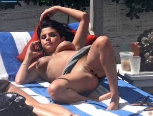 Beach Selena Gomez - Top Selena Gomez nude photos News and Photos