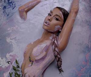 Ariana Grande Pregnant Porn - Ariana Grande possibly hints at pregnancy in new music video - NZ Herald
