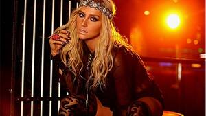 Kesha Porn Real - Kesha uses her bosoms to make music for her songs (see pics) â€“ India TV