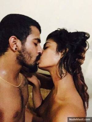 Indian Couple Kissing Porn - 20+ Nude Indian couple hot kissing photos - Erotic liplock pics
