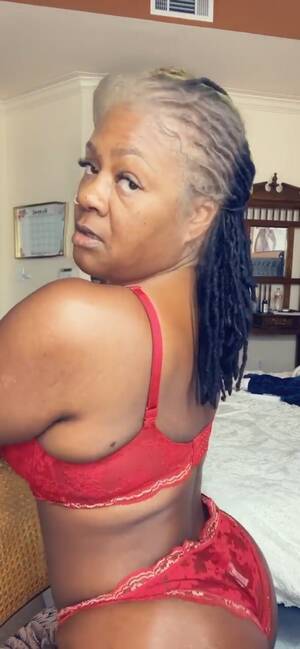 black grandma - Sexy ebony granny twerks her big ass - ThisVid.com