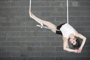 mariah carey upskirt - Trapeze Contributions by Guest Artist McKinley Vitale |  www.aerialdancing.com