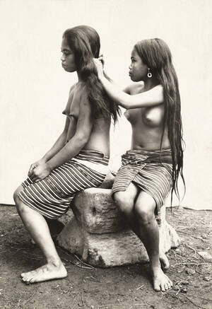 1910 Porn - philippinespics: Ifugao girls groom each other's hair. Luzon Island,  Philippines. 1910. Photographer: Charles Martin - National Geographic  Creative Tumblr Porn