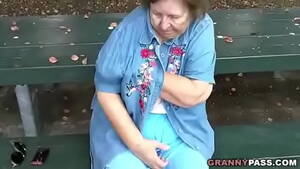 fat granny flashes - Granny Flashing In Public - XVIDEOS.COM