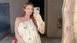 Lindsay Lohan Interracial Porn Captions - Lindsay Lohan posts glowing mirror selfie wearing an enviable summer dress  - Good Morning America