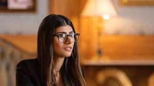 Ex Porn Stars - Ex-Porn Star Mia Khalifa Opens up About Complex Relationship With Her Body  Which Affected Self-Worth