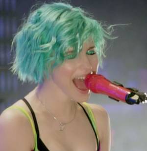 Blue Hair Glitter Porn - Hayley Williams Blue Glitter makeup with matching hair at Monumentour