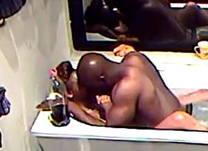Er Porn - Big Porn-er Africa : Cleo & Hakeem Make Out During Shower Hour