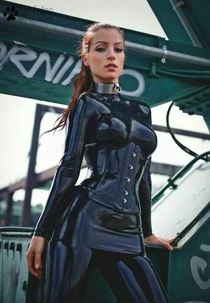 brunette latex slave - ML Latex outfit Gia Felino
