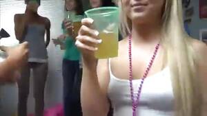 drunk and horny students - Drunk and horny college girls - Pornjam.com