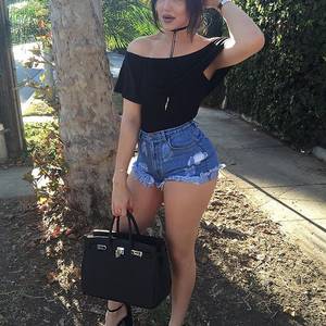 Choker - Sunday Cali Vibes Onesie: @fashionnova \