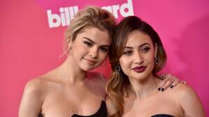 Ariana Selena Gomez Lesbian Porn - Selena Gomez Sent an Olive Branch to Francia Raisaâ€”And It Seems to Have  Worked | Glamour