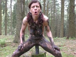 dildo outdoor - mature in mud,porn in mud,dirty porn,amateur dirty fuck,blowjob