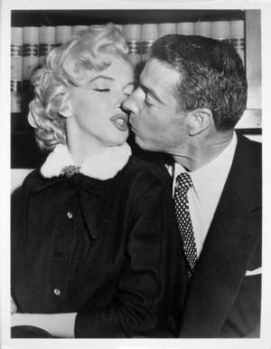 Marie Claire Monroe Porn - Marilyn Monroe and Joe DiMaggio's Sex Life - New Book About Marilyn Monroe's  Sex Life