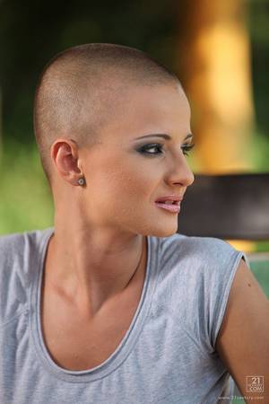 Bald Hair Porn - lt14080673845478.jpg 853Ã—1,280 pixels