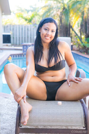 chubby amateur nude black - Chubby black amateur removes her bikini to pose nude on chair by a pool -  PornPics.com