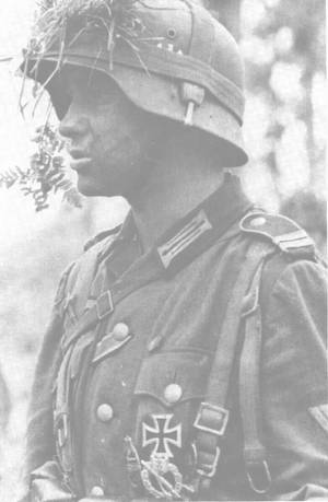 German Uniformes - A well-decorated German soldier at Kursk, 1943