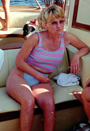 80s Swimsuit Porn - 80s glasses and '80s swimwear..... Foto Porno - EPORNER