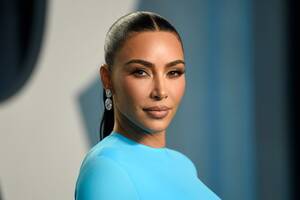 Kim Kardashian Outrageous - Kim Kardashian Disputes Incriminating Text at Defamation Trial