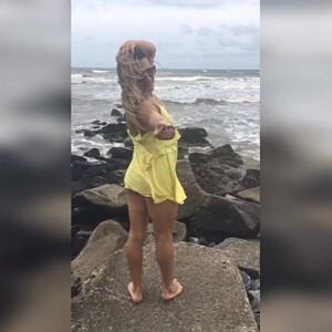brazilian shemale beach sex - Brazilian trans beauty in the beach (non-nude, non-porn) | xHamster