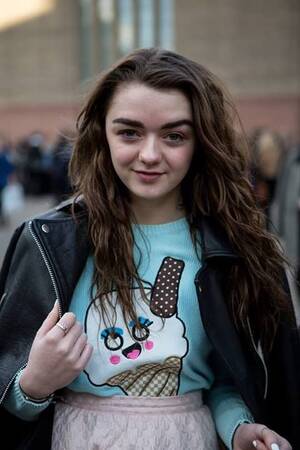 Bonnie Wright Porn Petite - Pin on Maisie Williams