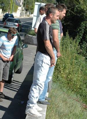 Male Piss Places - Ebony slut thumbs