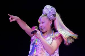 Jojo Siwa Nude Pussy - Jojo Siwa Appears to Confirm Sexuality in New Photo, Receives Praise and  Support From Fans | Complex