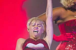 Miley Cyrus Cei Porn - Miley Cyrus, Concert PORNO In Anglia! GALERIE FOTO HOT! | Libertatea