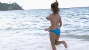 Big Bouncing Tits On Beach - bouncing beach boobs - XVIDEOS.COM