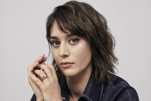 Hair Pulling Forced Sex Porn - Lizzy Caplan: 'After Mean Girls, I didn't work again until I dyed my hair  blonde and got a spray tan' | The Independent | The Independent