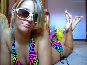 Glasses Feet Porn - cute girls with amazing toe rings and cute feet