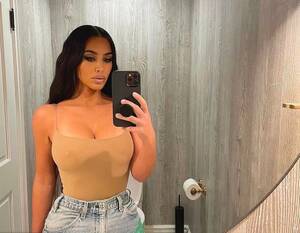Kim Kardashian Foot Fetish Porn - Kim Kardashian is obsessed with site where fans rate her feet