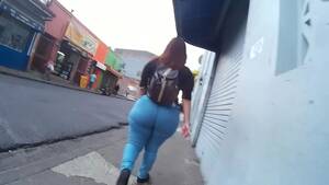 latina walking - Big booty latina jeans walking pt2 - ThisVid.com ä¸­æ–‡