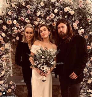 Billy Ray Cyrus Fucking Miley - Miley Cyrus 'moves into bachelorette pad' after Liam Hemsworth split |  Daily Mail Online