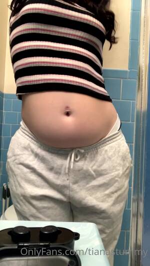 Chubby Belly - Chubby belly girl - video 3 - ThisVid.com