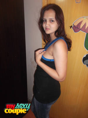 indian bhabhi - Sexy sonia bhabhi with black bra and in jean showing boobs
