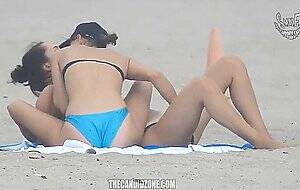 beach voyeur lesbians - Voyeur desnudo playa lesbiana - SEXTVX.COM